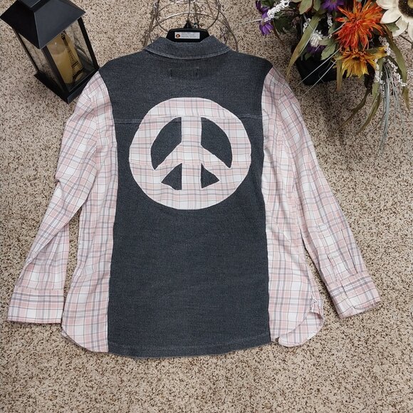 3653 Size Large Thread & Supply Upcycled Shacket in Grey and Pink. - Picture 5 of 7